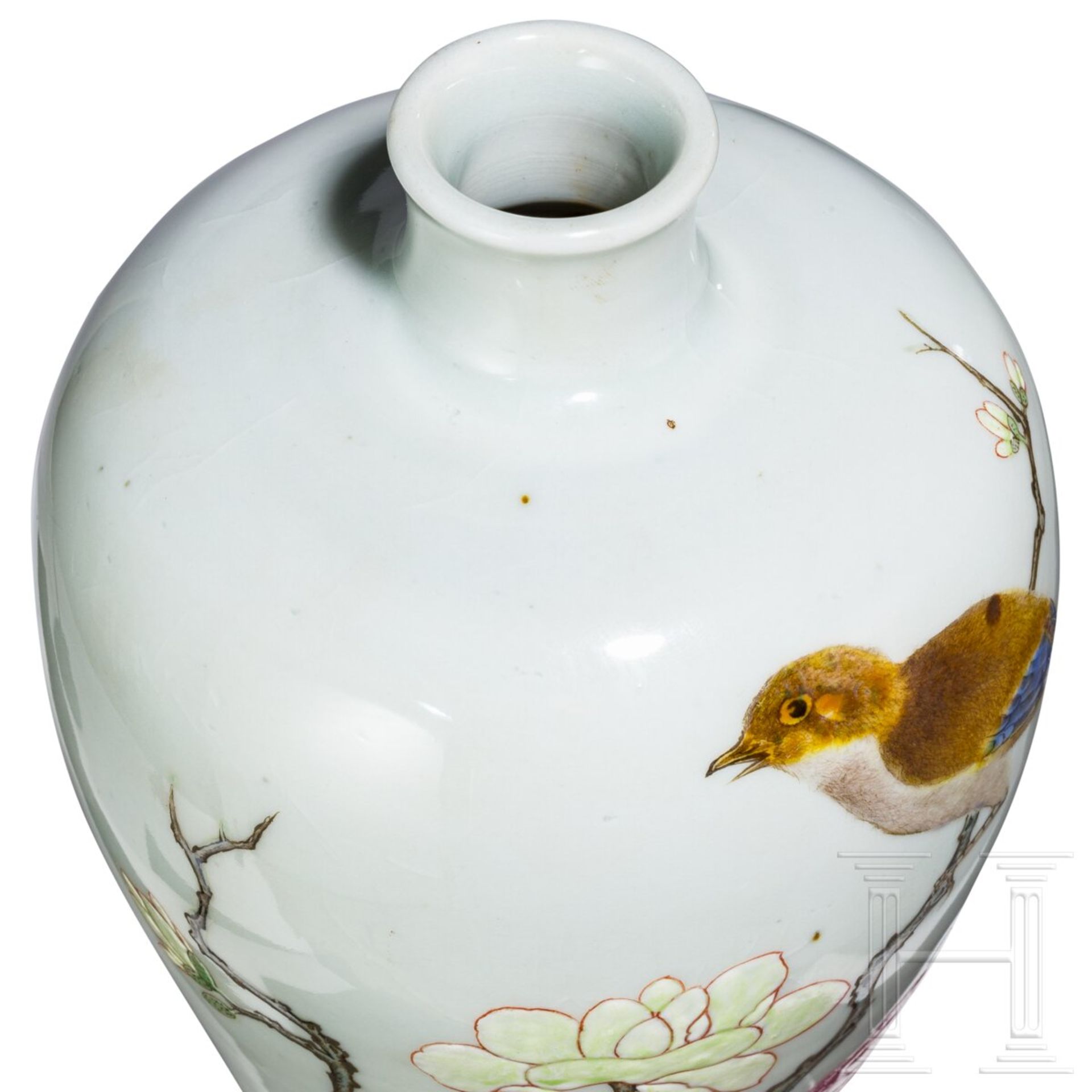Famille-rose-Meiping-Vase mit Vogel und Blüten, China, wohl Yongzheng-Periode - Bild 4 aus 19