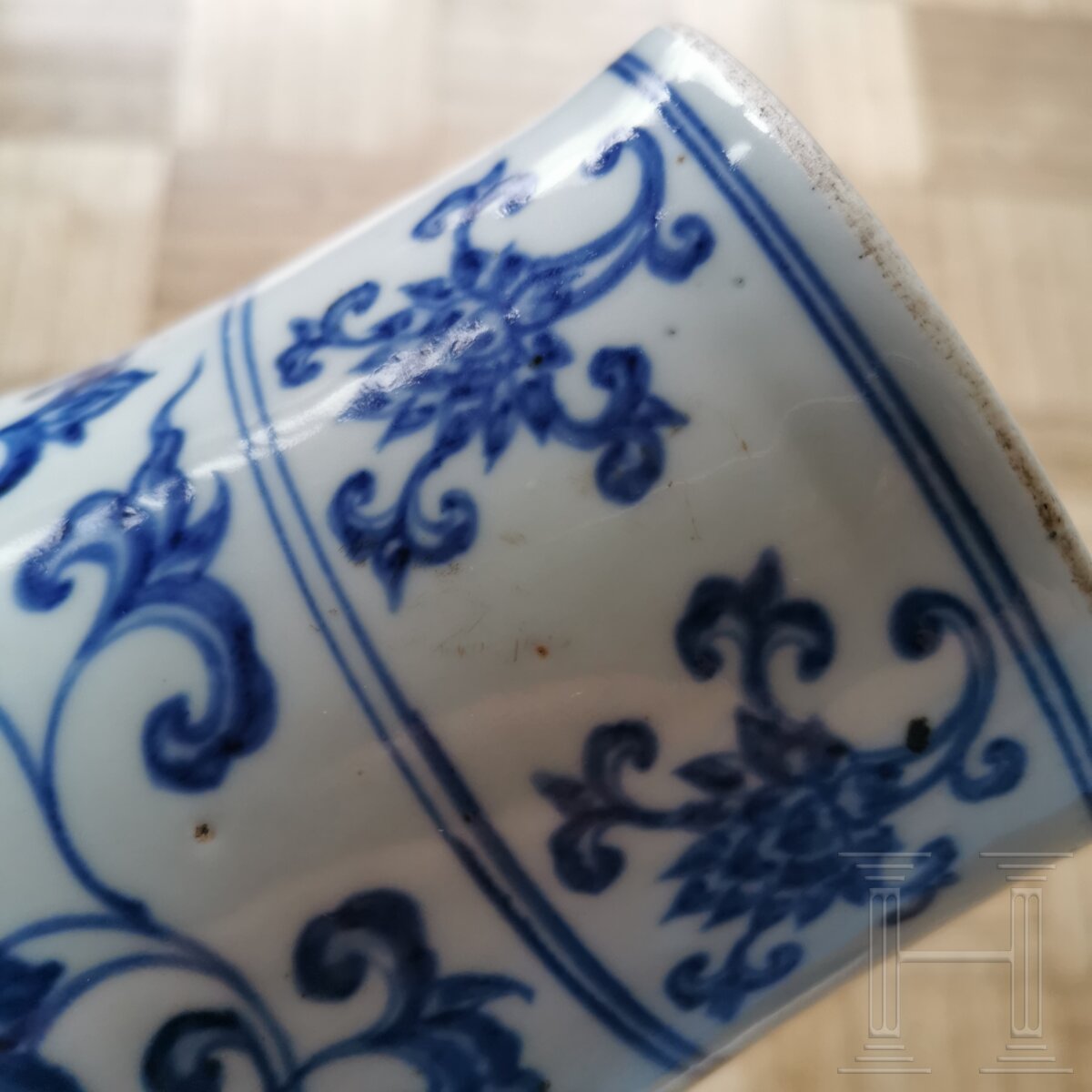 Blau-weiße Meiping-Vase im Ming-Stil, China, wahrscheinlich 19./20. Jhdt. - Image 13 of 16