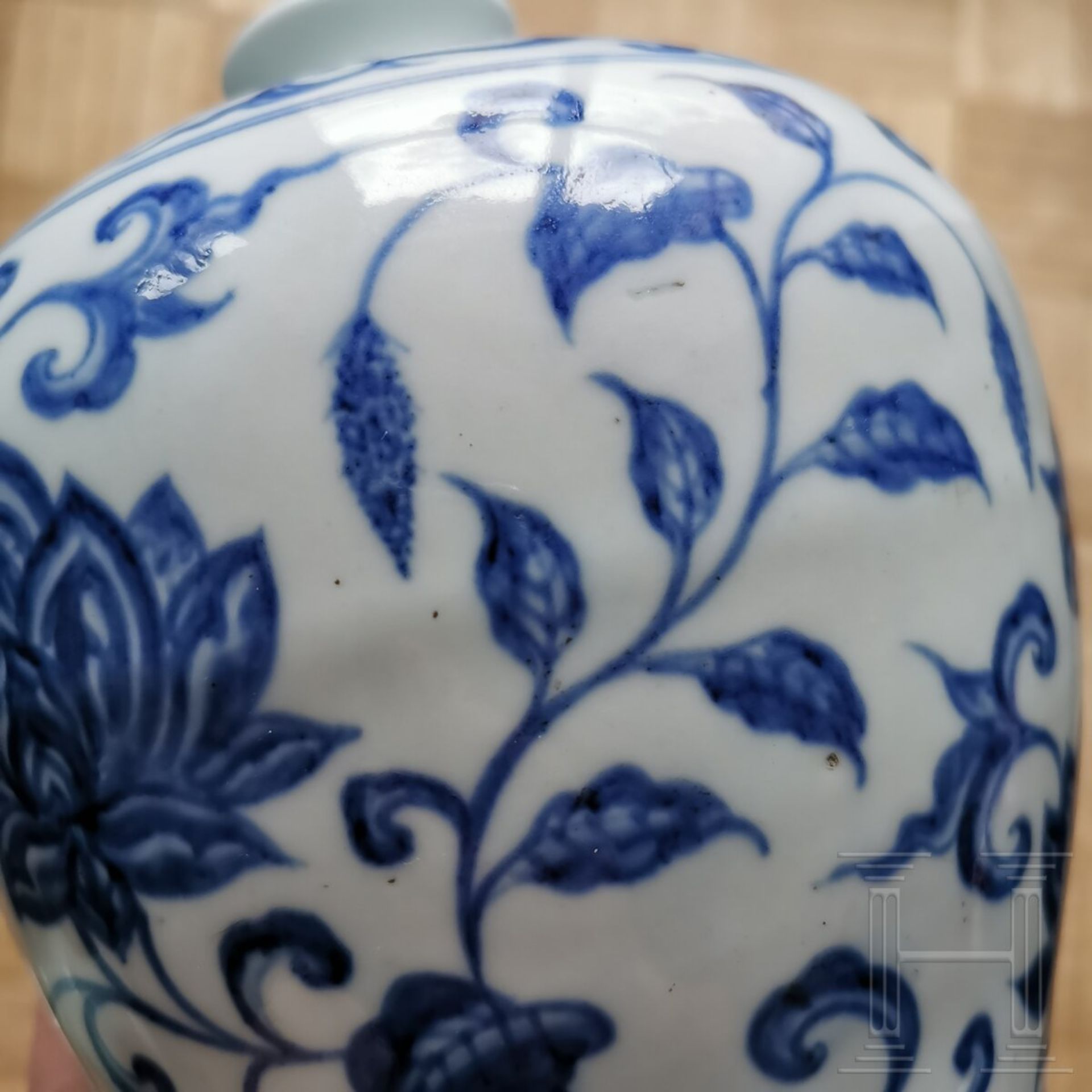 Blau-weiße Meiping-Vase im Ming-Stil, China, wahrscheinlich 19./20. Jhdt. - Bild 9 aus 16