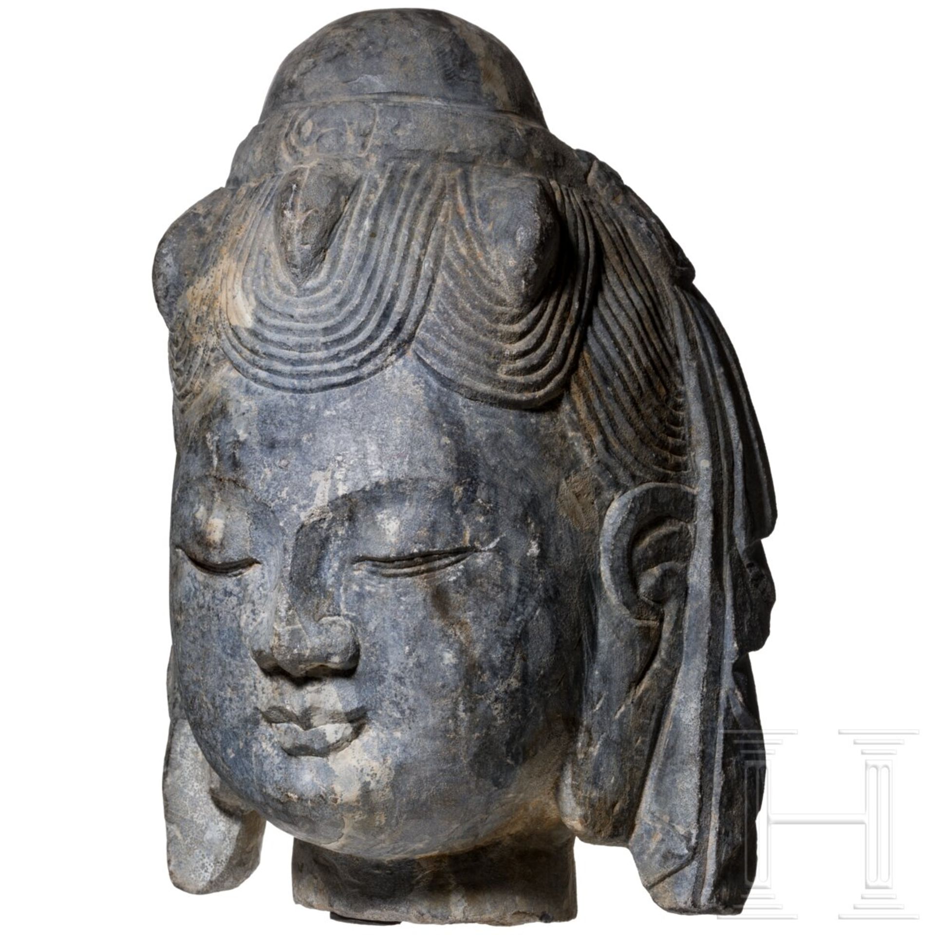 Kopf eines Bodhisattvas, China, wohl Shandong-Region, ca. 6. Jhdt. - Bild 3 aus 6