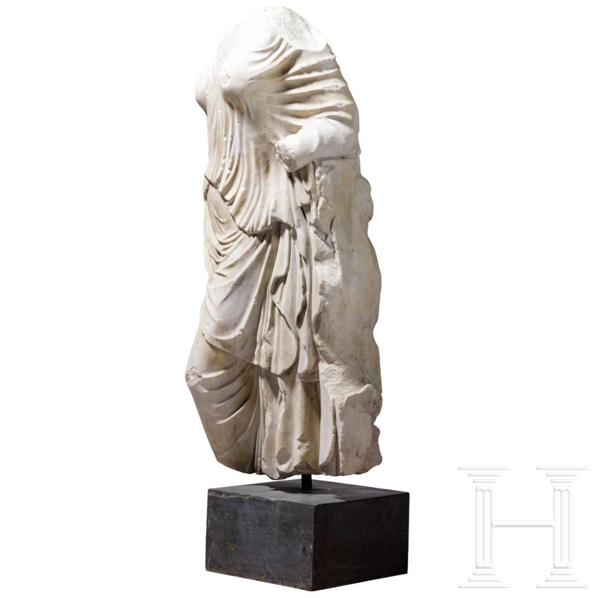 Klassizistische Marmorstatue nach dem hochklassischen Vorbild der Aphrodite der Gärten, um 1800 - fr - Bild 2 aus 7