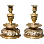 Ein Paar durchbrochen gearbeitete Glockenfußleuchter im Nürnberger Stil des 17. Jhdts., deutsch, um 