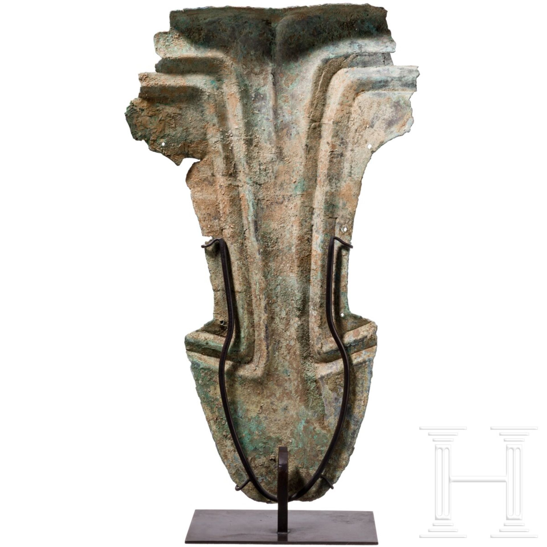 Seltene Rossstirn (Chamfron) aus Bronze, China, 11. - 8. Jhdt. v. Chr. - Bild 3 aus 6
