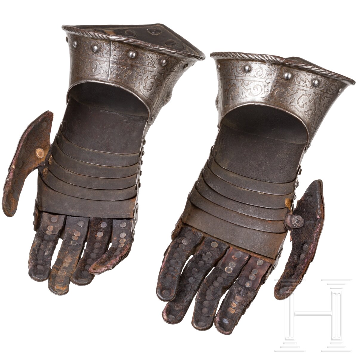 Ein Paar Panzerhandschuhe mit geätztem Dekor, Frankreich oder Italien, um 1600 - Image 4 of 5