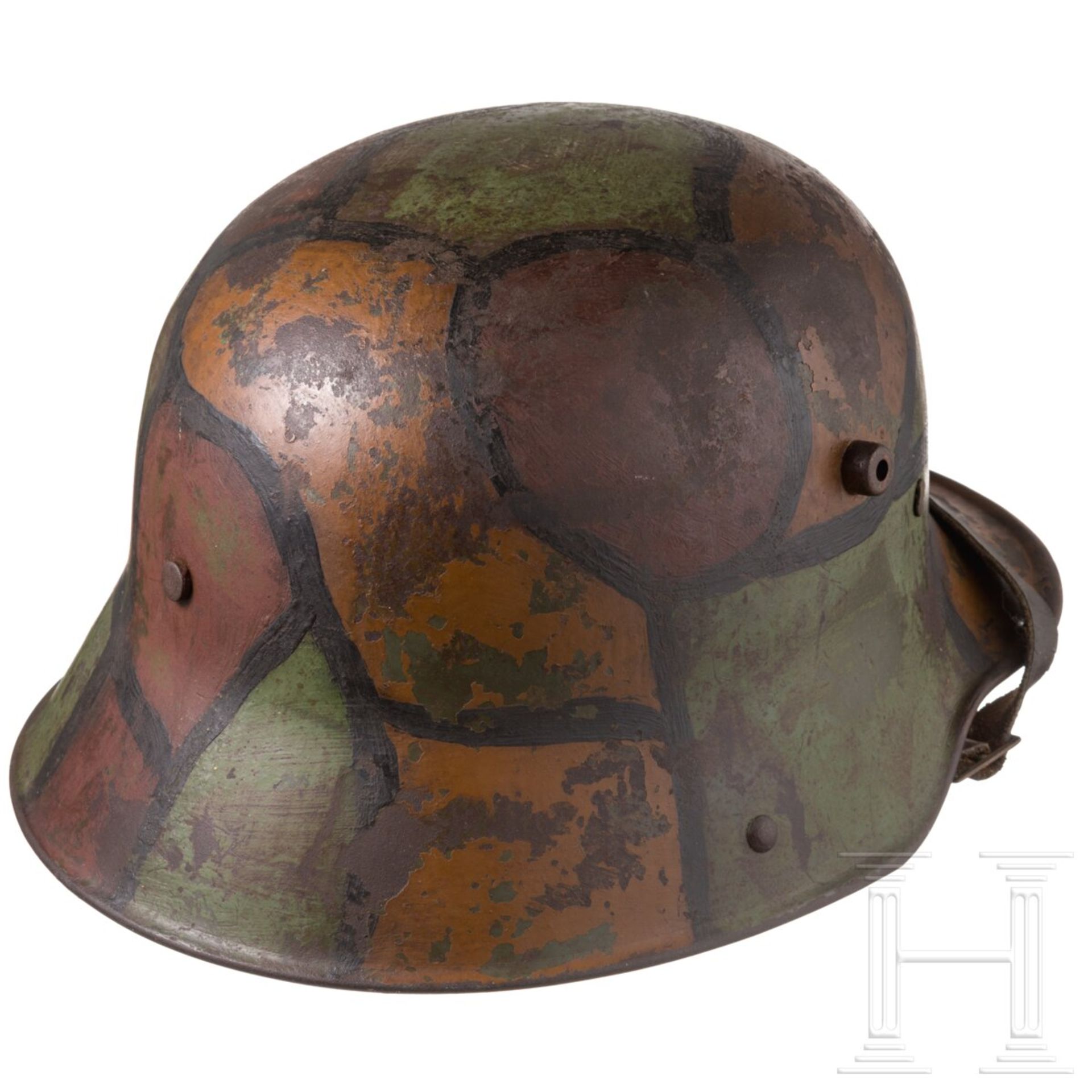 Stahlhelm M 16 mit Tarnanstrich und MG-Abzeichen - Bild 4 aus 6