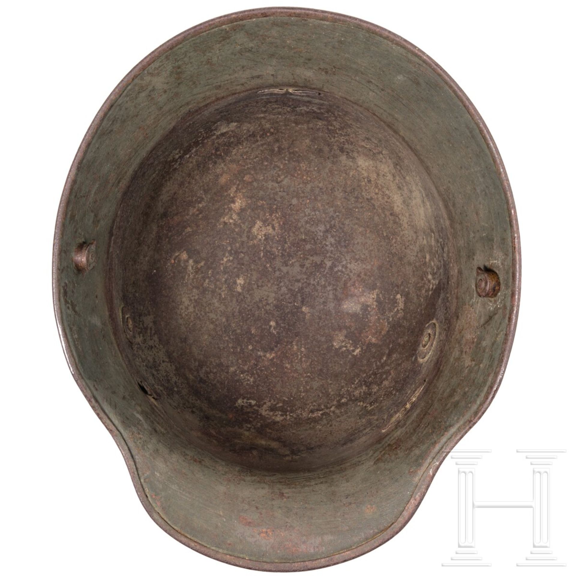 Stahlhelm M16 mit Tarnanstrich und Stirnschutzplatte - Bild 4 aus 9