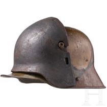 Stahlhelm M16 mit Tarnanstrich und Stirnschutzplatte