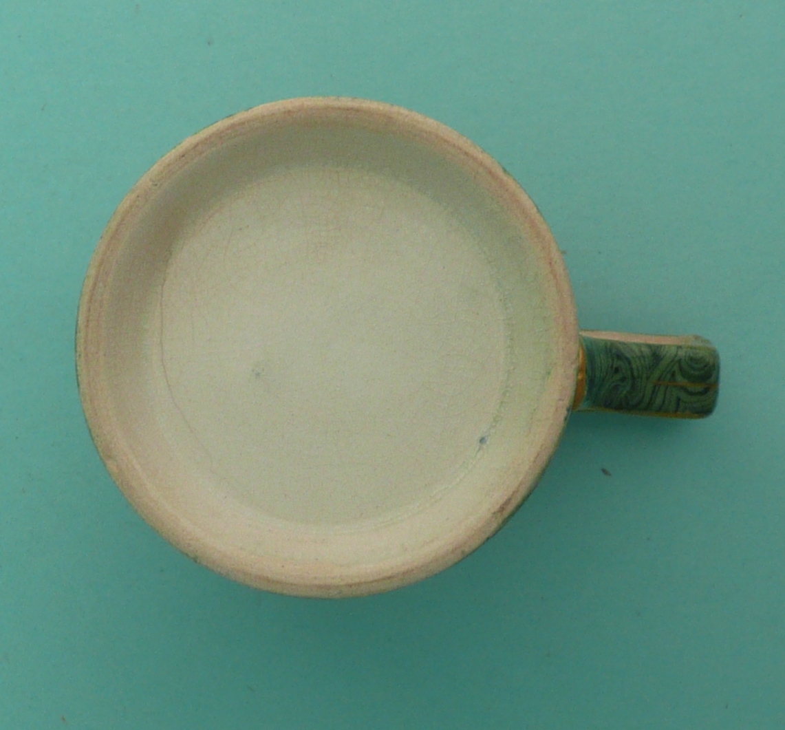 A good small malachite ground mug; The Smokers (405) 87mm. (potlid, pot lid, Prattware, - Image 4 of 4