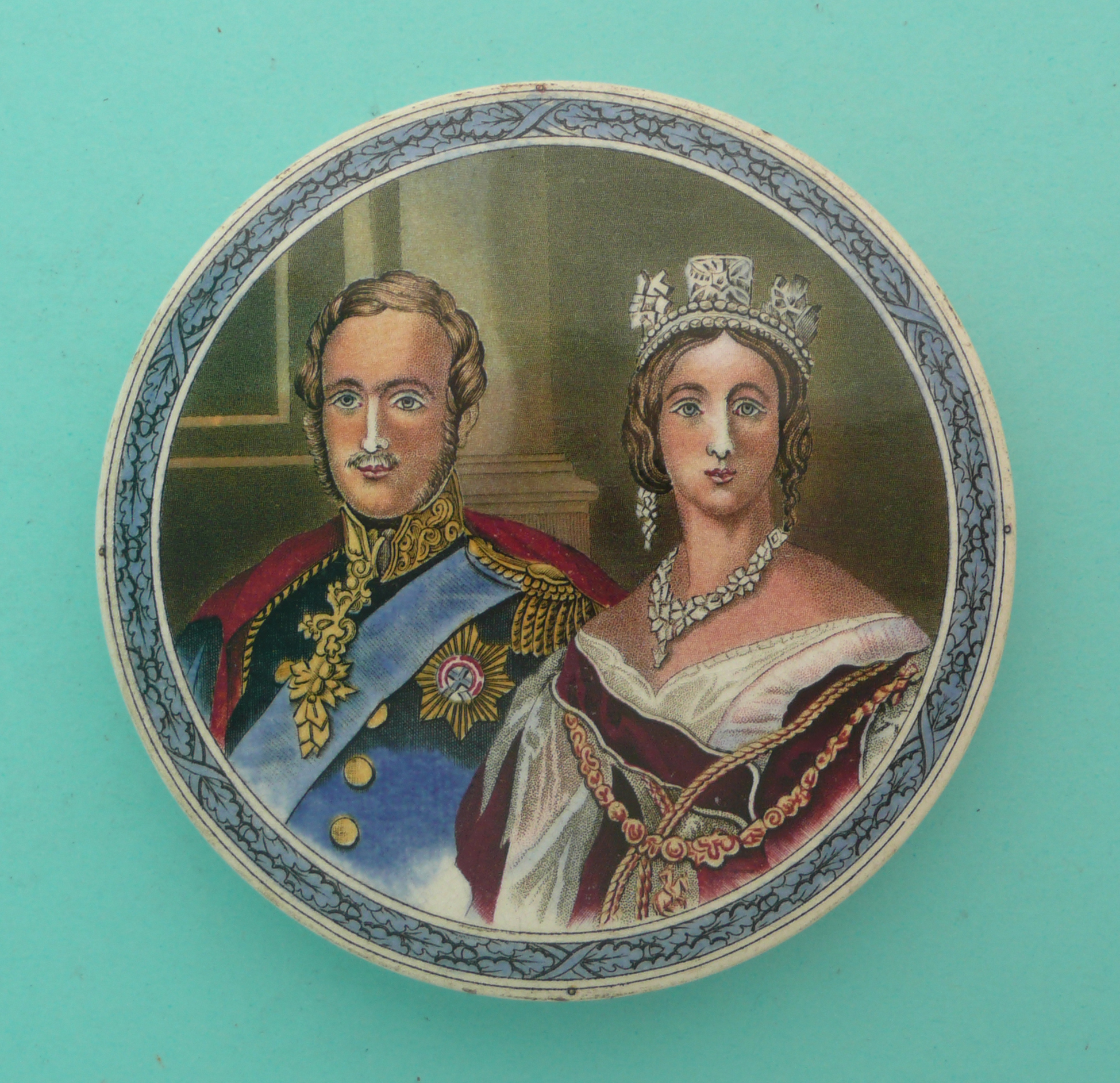 Queen Victoria and Prince Consort (152) very rare version potted without a bullnose rim and