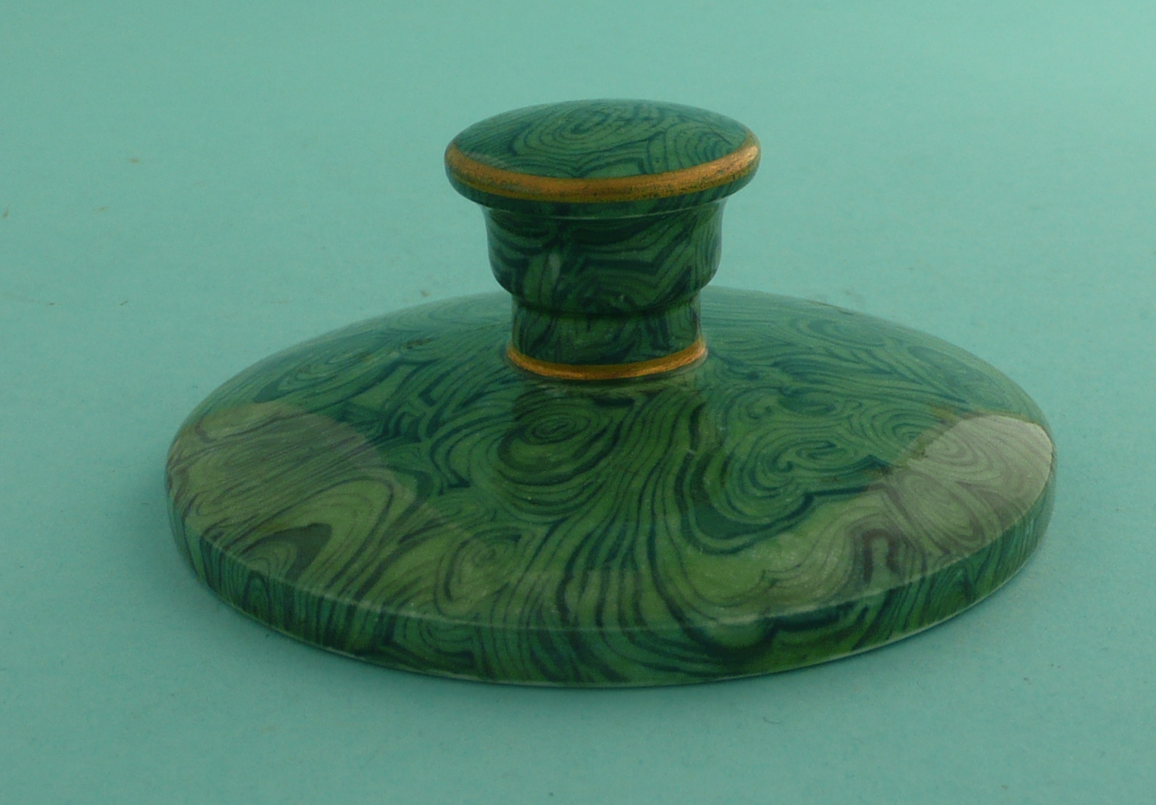 A malachite ground lid for a tobacco jar, slightly domed with a capstan type knop. 85mm diameter. - Image 2 of 3