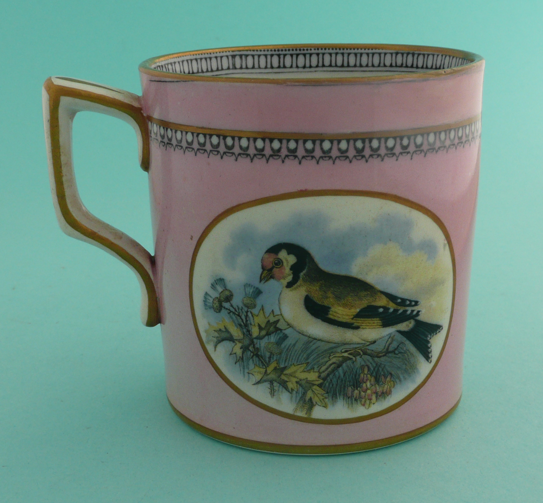 A good small mug: The Goldfinch (301) and The Wren (302) pale pink ground, 85mm. (potlid, pot lid, - Image 2 of 4