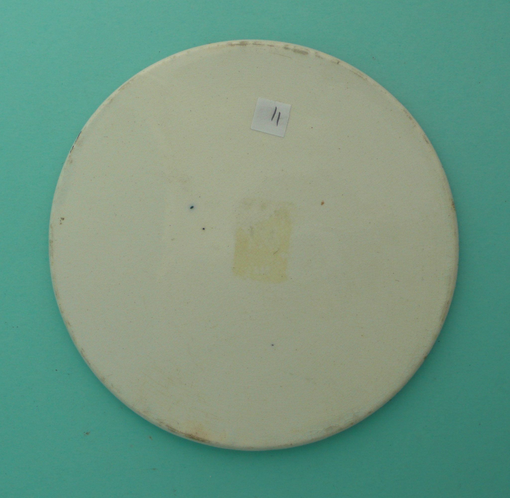 A circular malachite ground plaque: The Cottage Children (313). (potlid, pot lid, Prattware, - Bild 2 aus 2