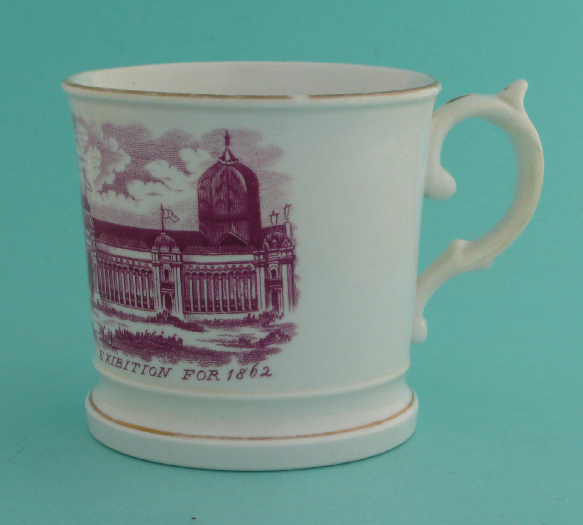 1862 Great International Exhibition: a mug printed in pink, 80mm. (commemorative, commemorating). - Image 2 of 4