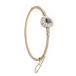 Art Déco sapphire and diamond hinged bangle GG/WG 750/000 unmarked, tested, with an antique-cut