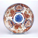 Large Imari Charger, Japan, 18th/19th century, typical decoration in cobalt blue, iron red, green