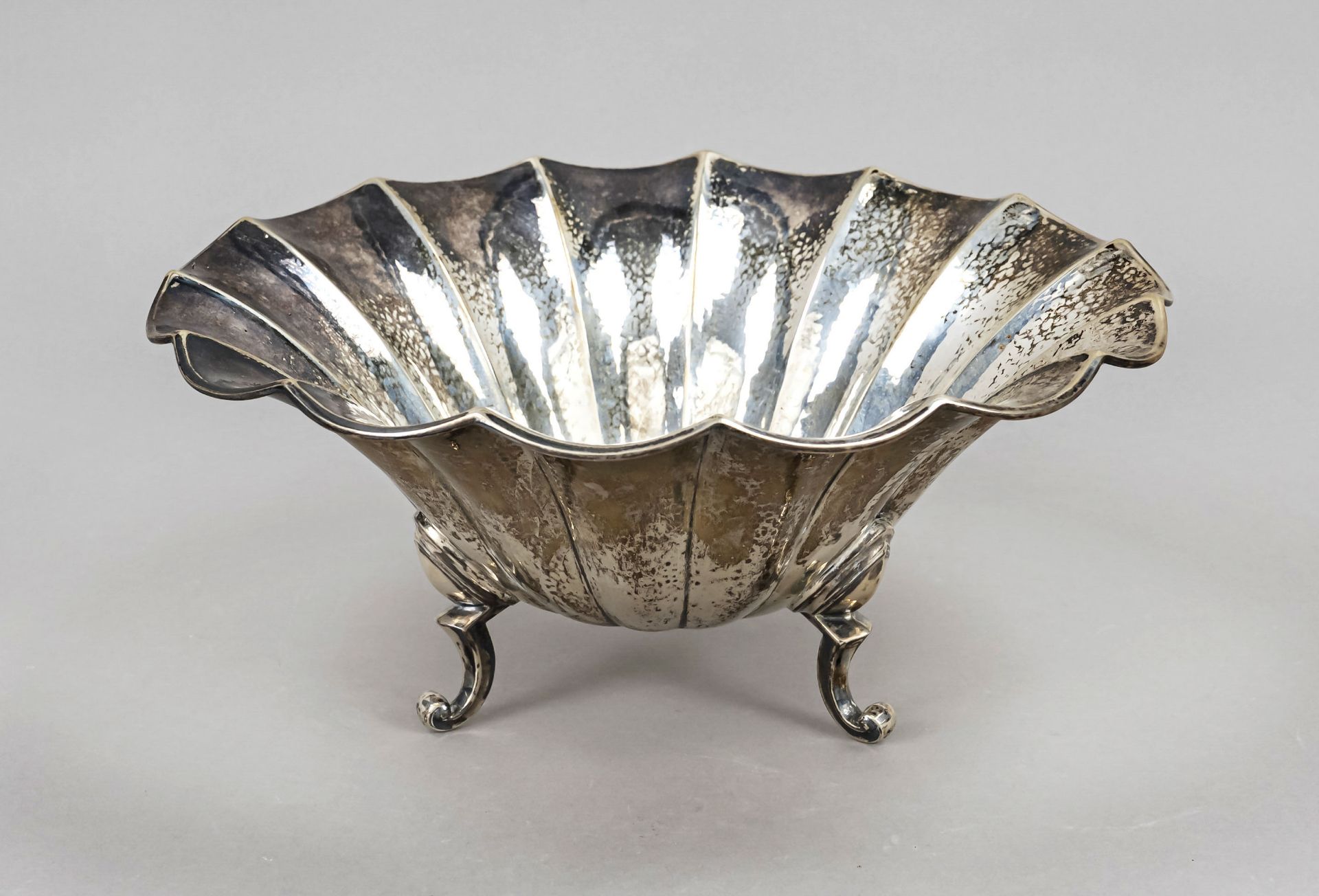 A round Art Deco bowl, c. 1930, maker's mark Gebr. Kühn, Schwäbisch Gmünd, jeweler's mark B. Knauer,