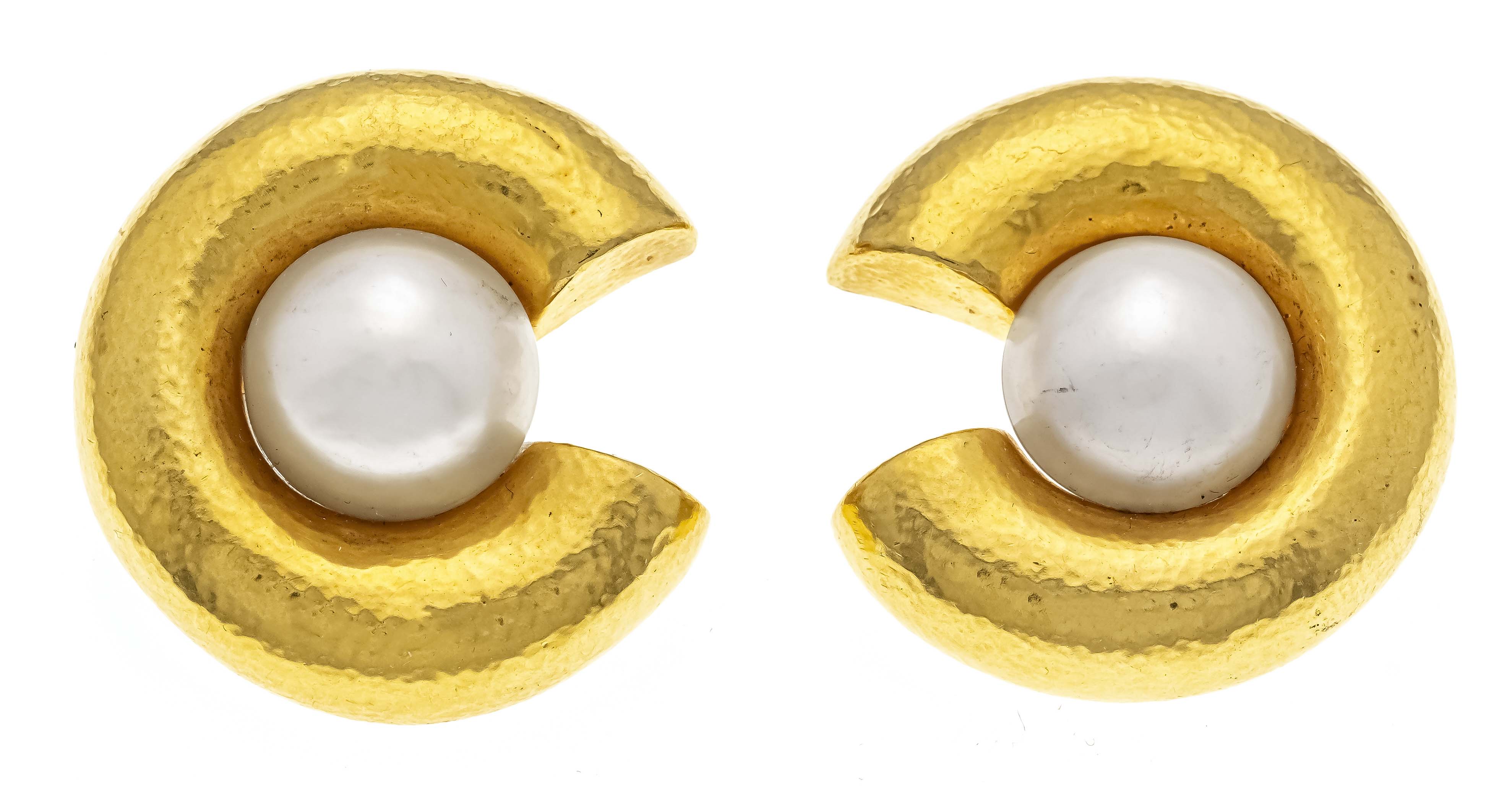 Mabé pearl ear clips GG 750/000 tested, hammered finish with 2 white mabé pearls 15 mm, d. 33 mm,