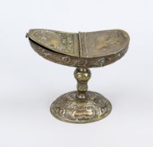 Baroque wafer box, probably18th cent. Brass-plated copper. Oval foot, balustrated shaft, bowl with