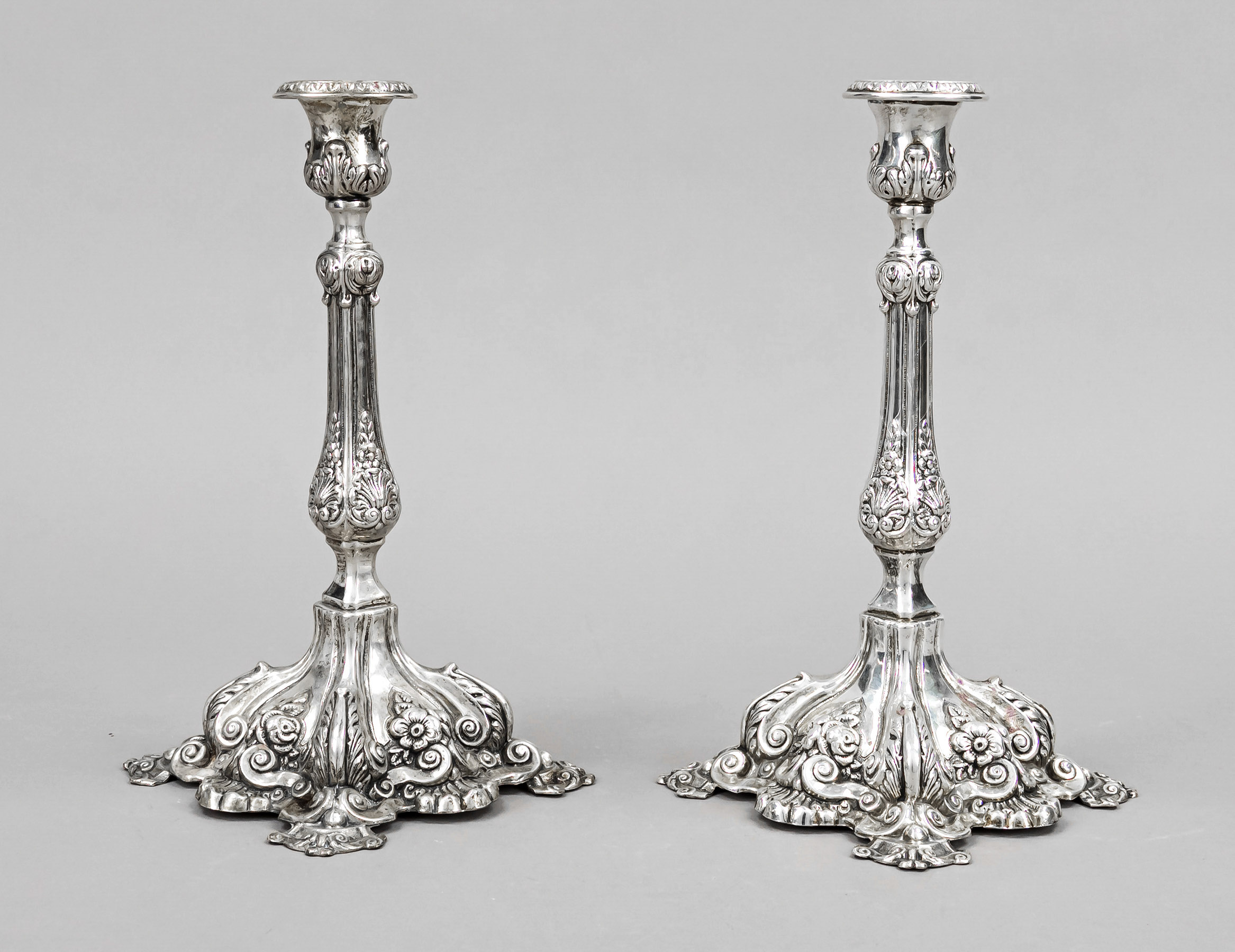 Pair of candlesticks, 20th century, sterling silver 925/000, square, curved and humped stand,