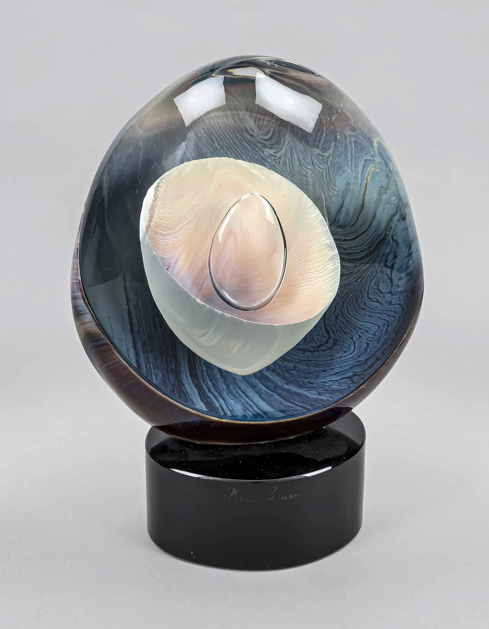 Murano glass objet, Dino Rosin (*1948), 1990s, from the Il Pianeta series, black oval base, ovoid