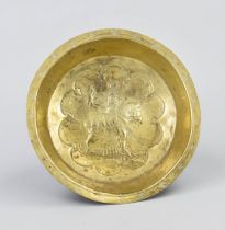 Round baptismal bowl/bowl, probably Nuremberg 16th/17th century, chased and chased brass, steeply
