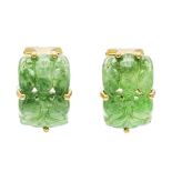 Jade ear clips GG 750/000 with two excellent, finely carved jade cabochons in openwork approx. 3 - 4