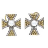Motif clip ear studs GG/WG 750/000 unmarked, tested, in the shape of a Maltese cross with 2 white