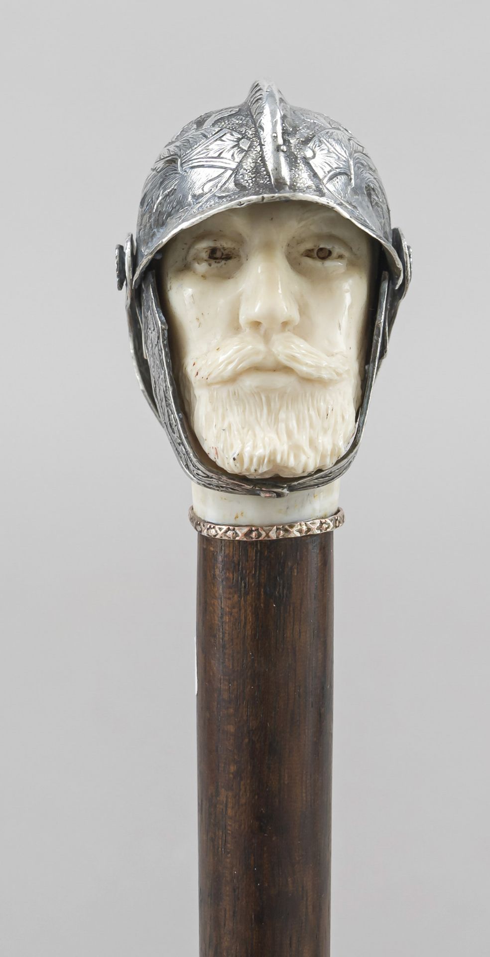 Walking stick, c. 1900, figural pommel in the shape of a soldier's head, leg with silver helmet, - Image 2 of 3