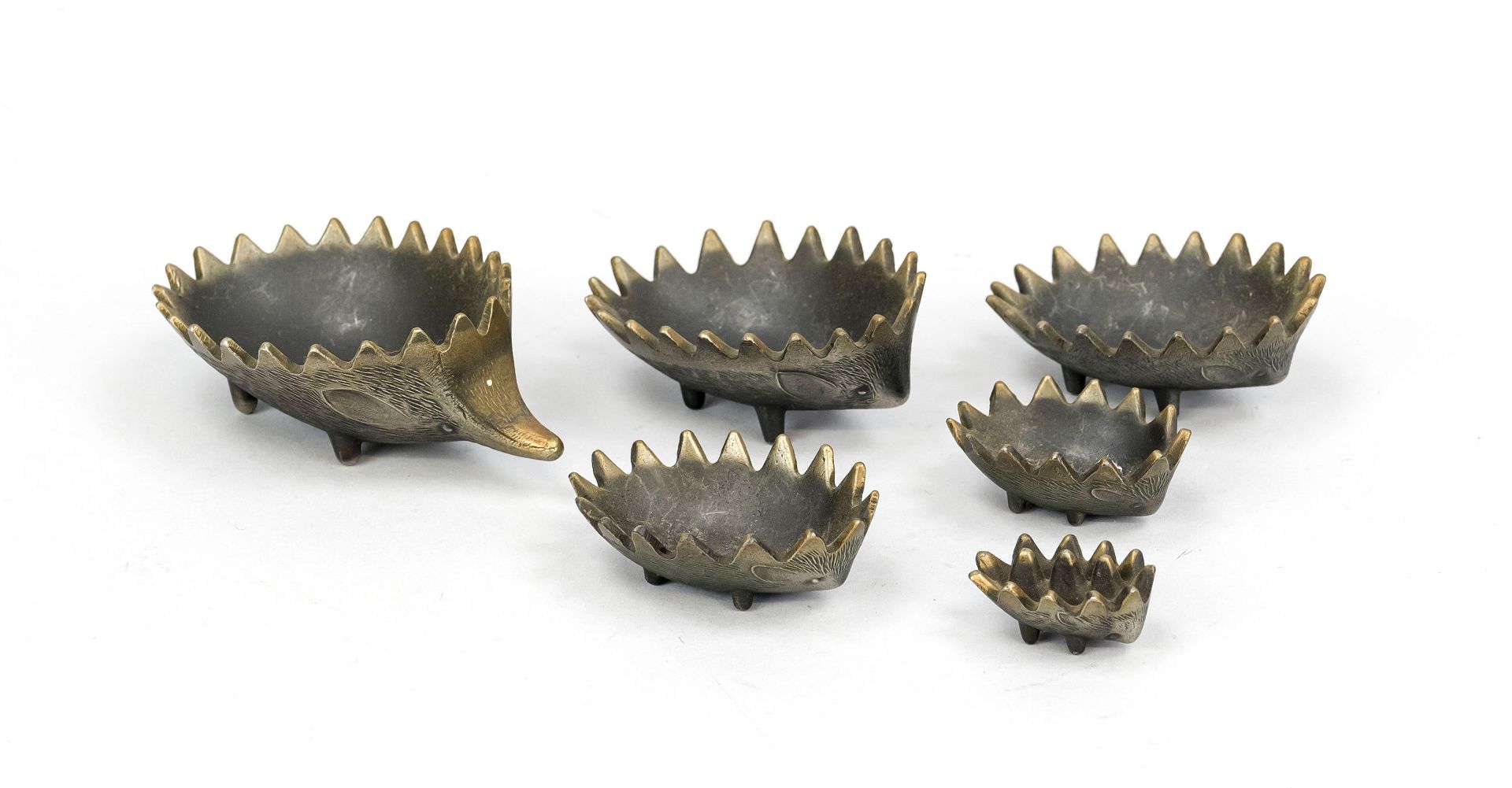 Hedgehog ashtray Walter Bosse, 20th century, brass. 6 stackable ashtrays in the shape of stylized