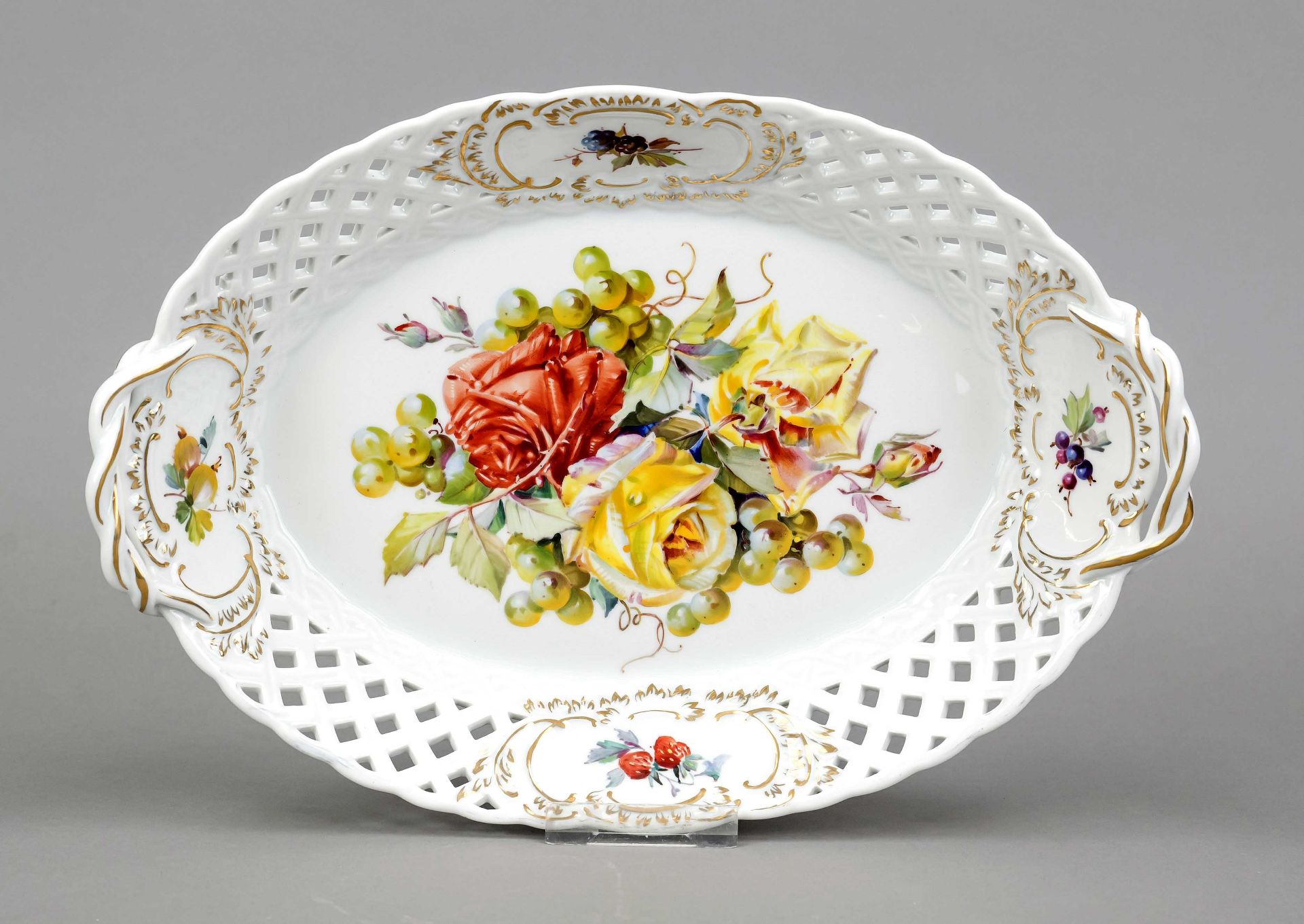 Oval basket bowl, Meissen, after 1973, deputation, elaborate rose painting, combined with berry