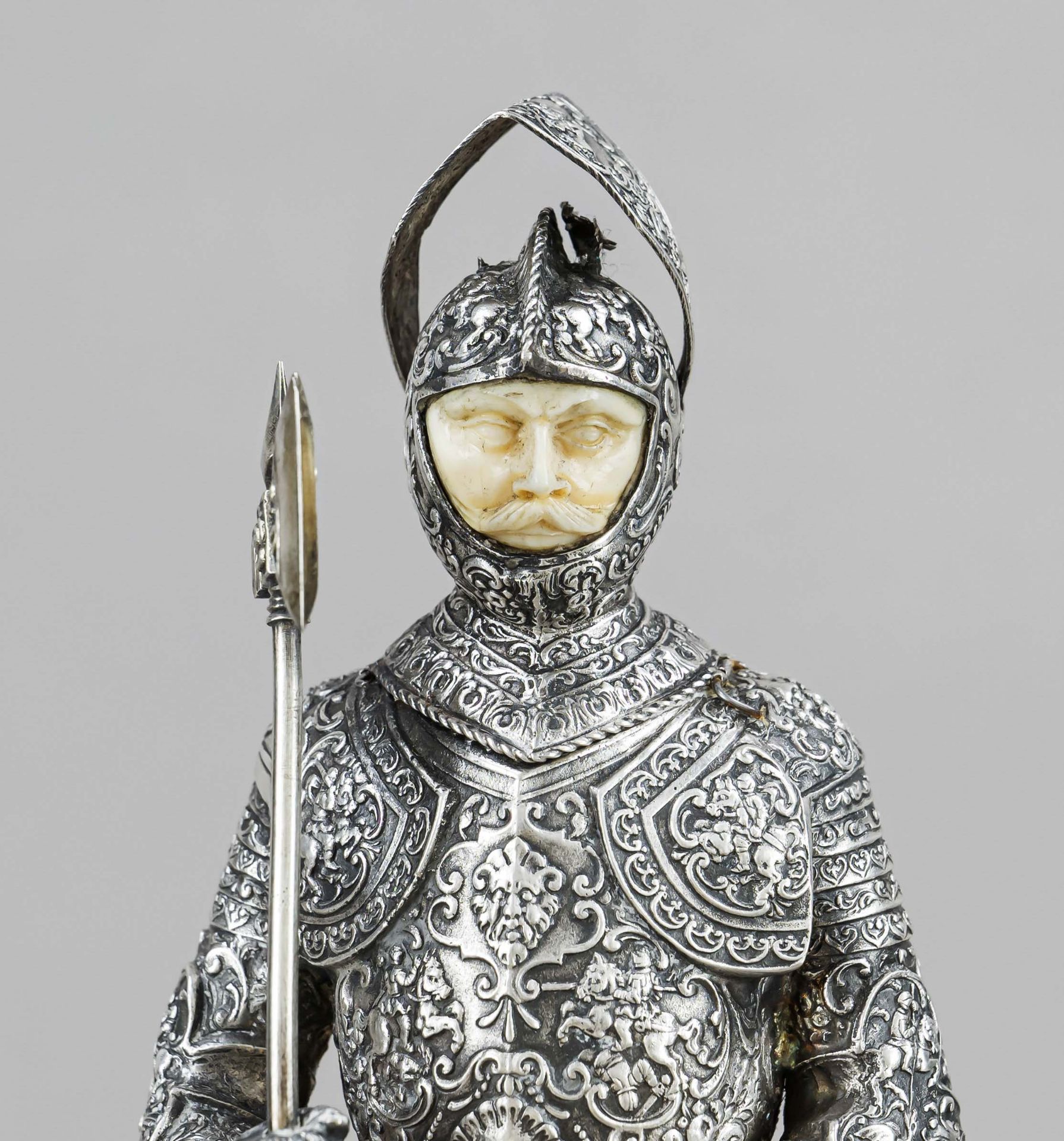 Historicism figure of a knight on horseback, German, late 19th century, probably Hanau, silver 800/ - Image 3 of 3