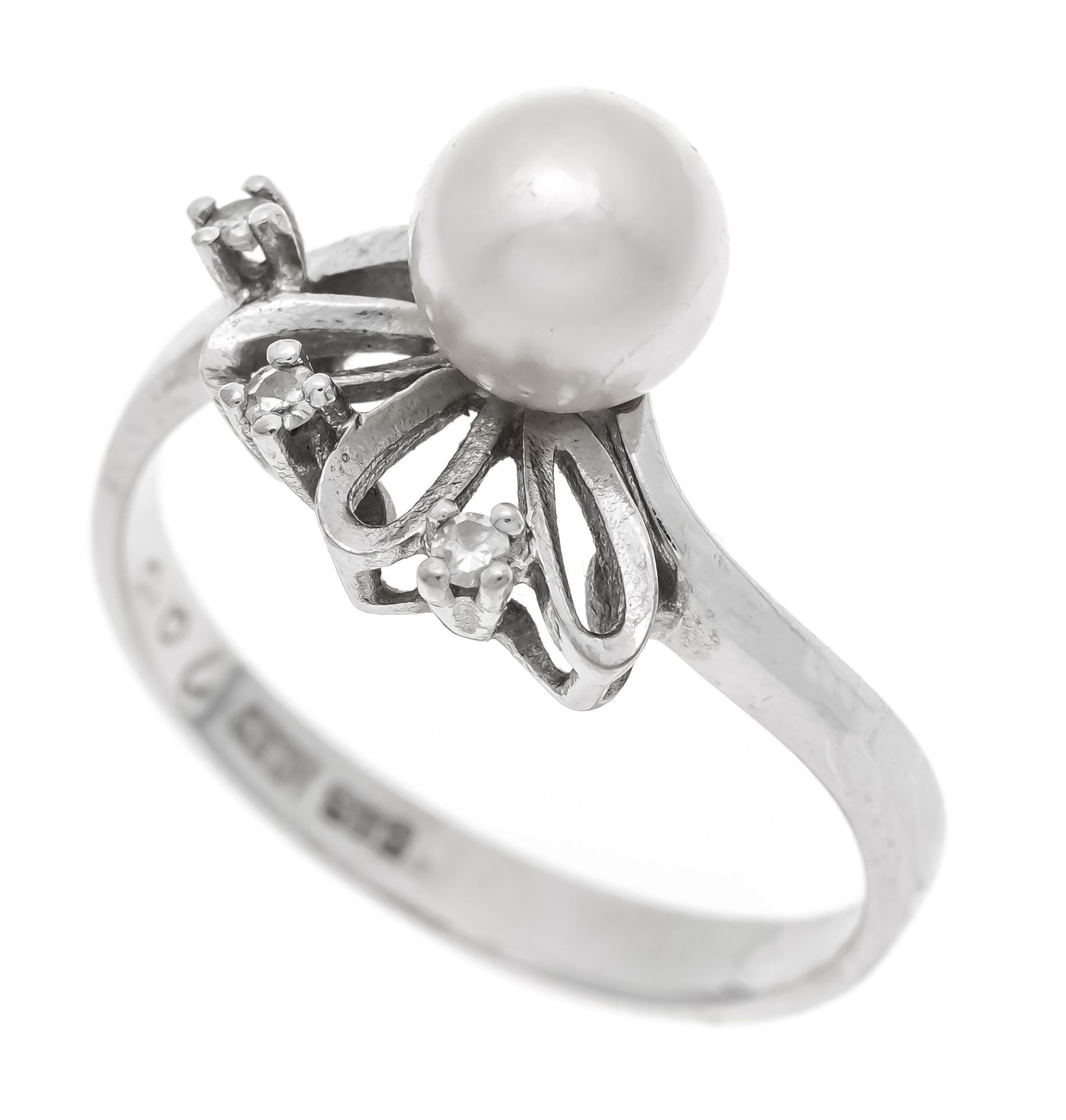 Akoya pearl diamond ring WG 585/000 with a creamy white Akoya pearl 6.8 mm and 3 brilliant-cut