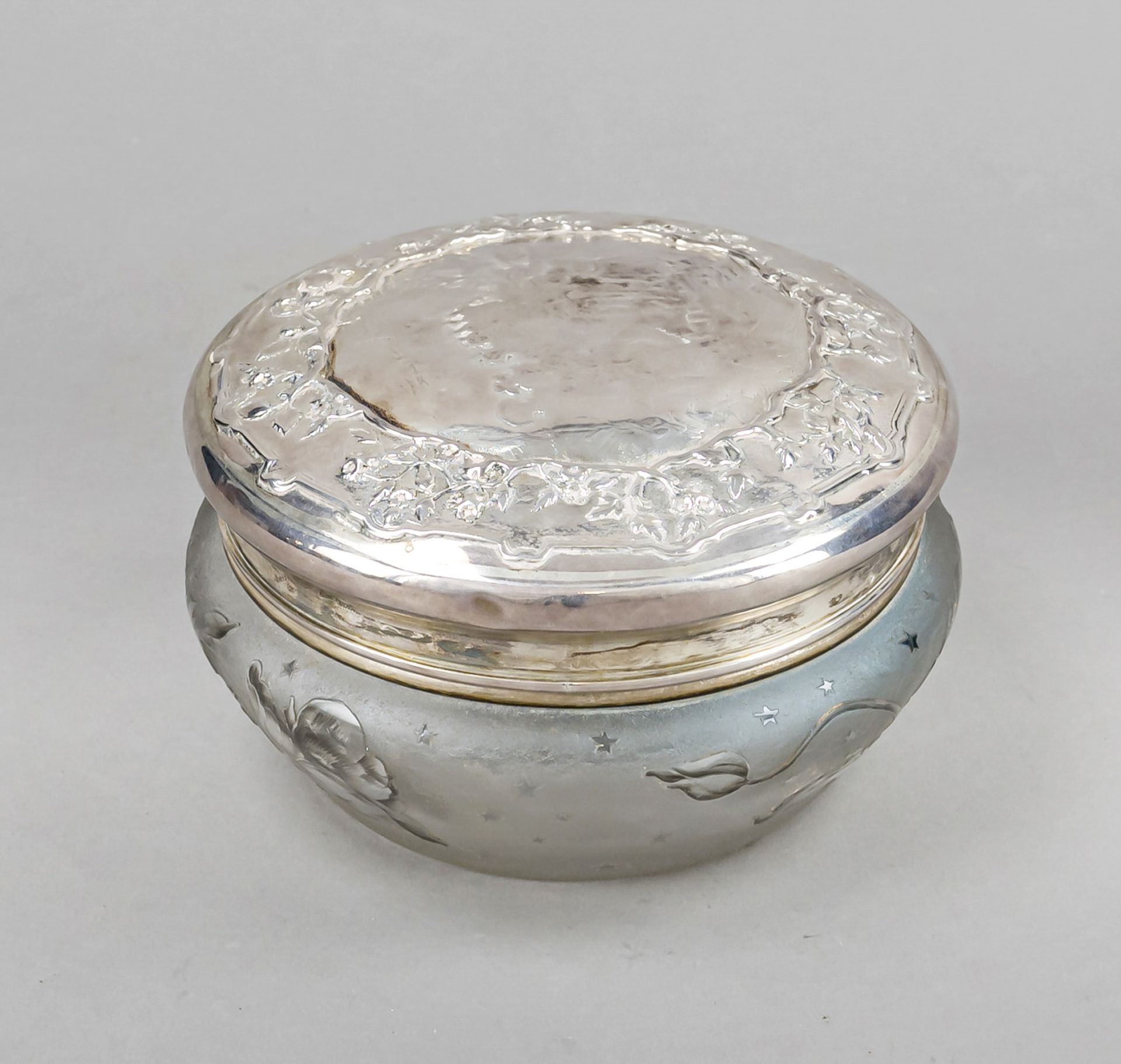 Round Art Nouveau box with silver lid, France, c. 1900, Daum body, Nancy, round base, conical body