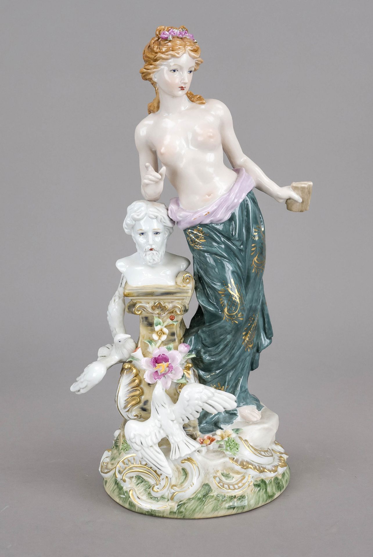 Female semi-nude leaning against a stele with an antique bust, in front of it a pair of doves, on