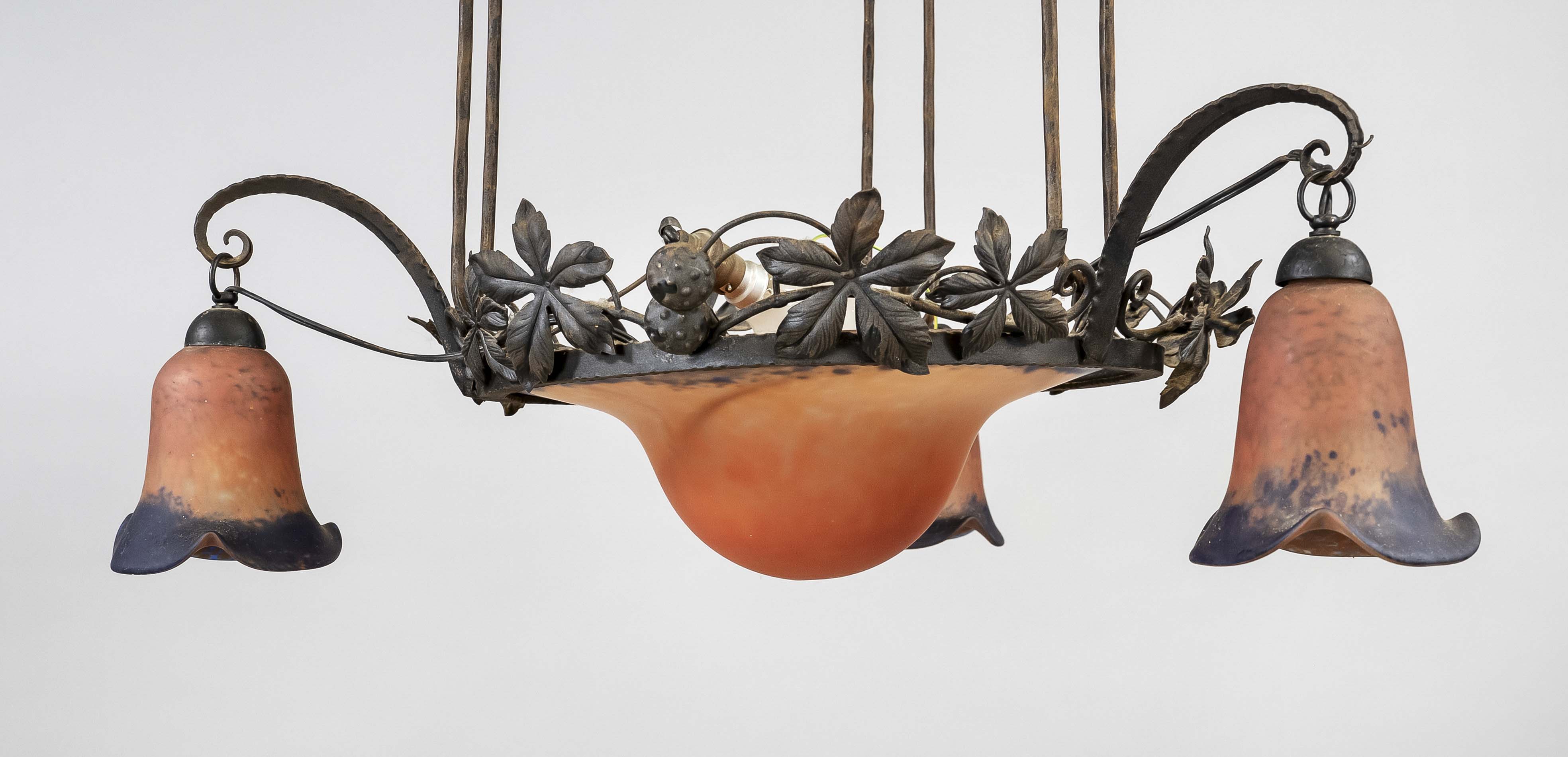 Ceiling lamp, France, c. 1900, Daum? Iron frame with chestnut tendril, large bowl and 3 shades of - Image 2 of 2