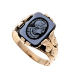 A gemstone ring RG 585/000 with a layer stone cut in the shape of an antique portrait, 11.1 x 8.0