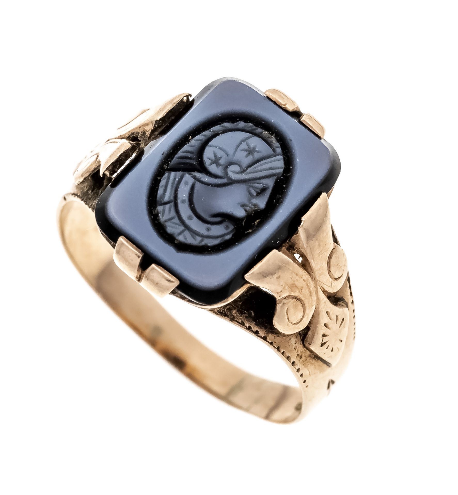 A gemstone ring RG 585/000 with a layer stone cut in the shape of an antique portrait, 11.1 x 8.0