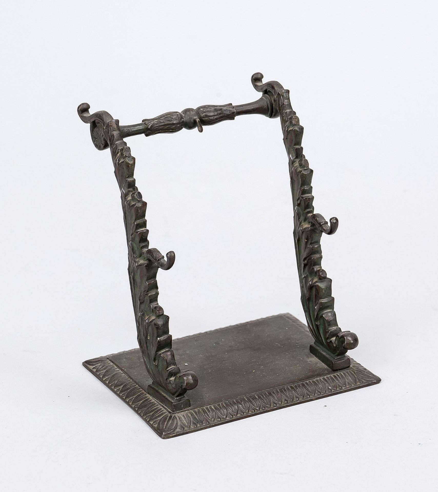 Pocket watch stand with pen rest, 19th century, dark patinated bronze. Two sloping arms with