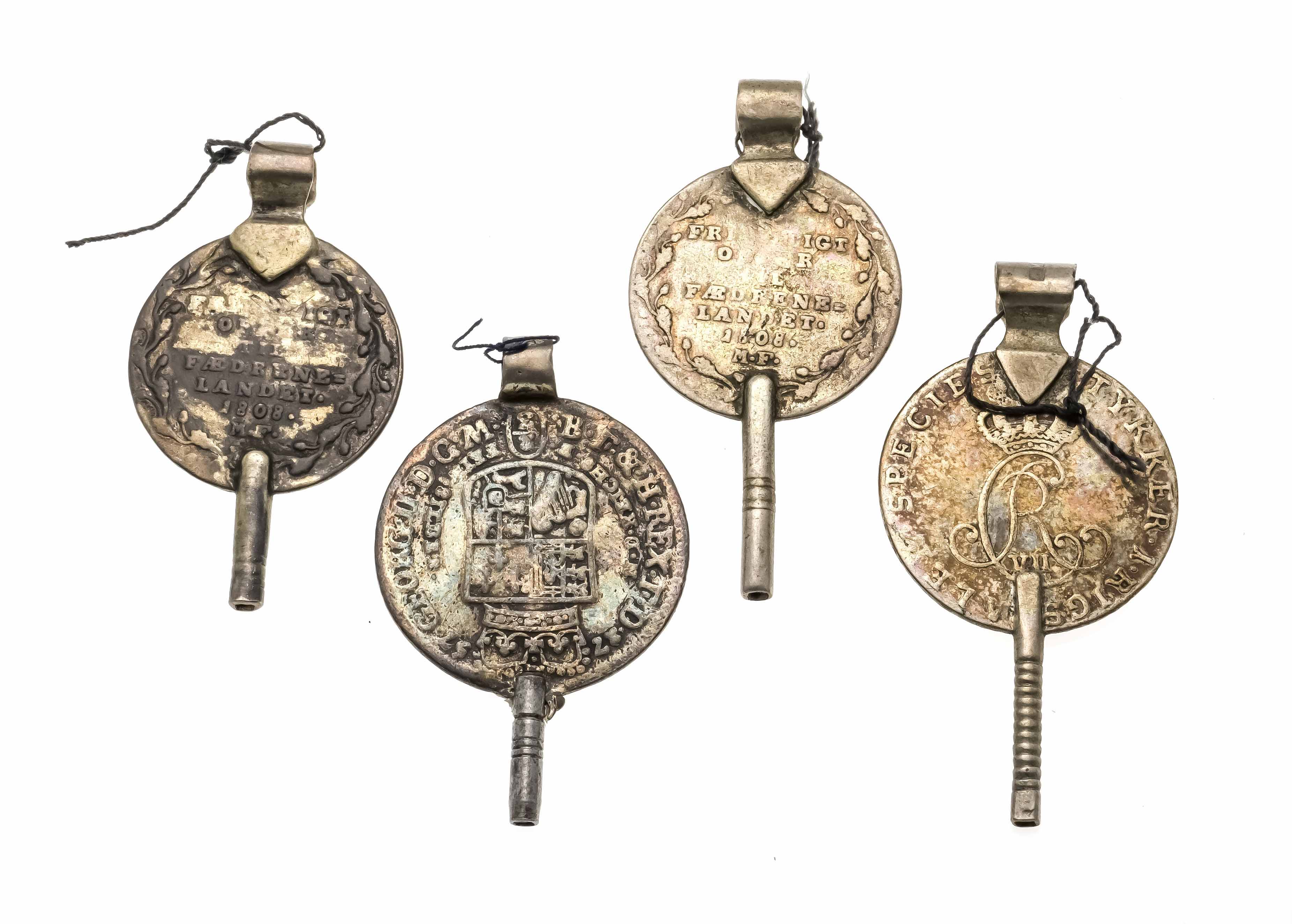 4 antique pocket watch keys with coins, around 1800, silver coins, length up to 4.5 cm - Image 2 of 2