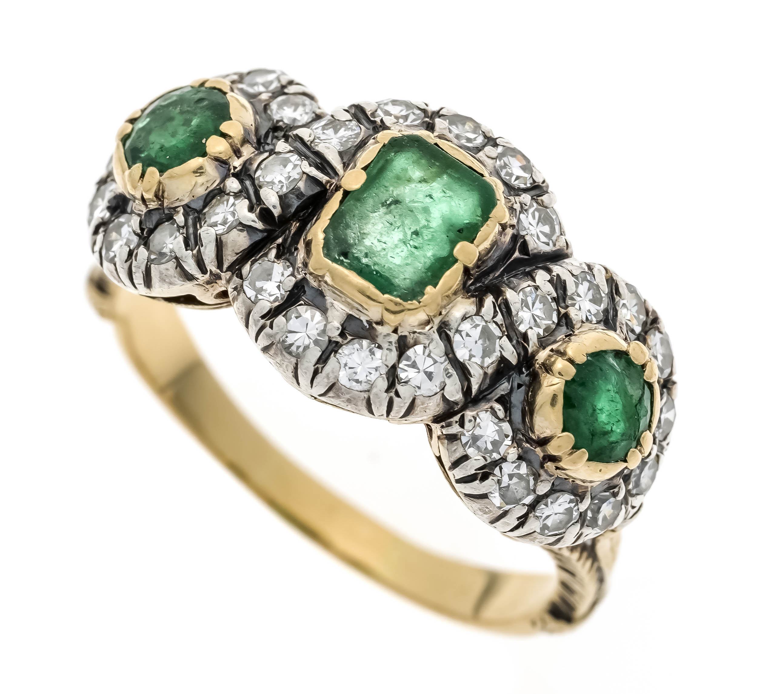 An emerald diamond ring, GG/WG 750/000, unmarked, tested, with one emerald-cut emerald, 5.9 x 4.6
