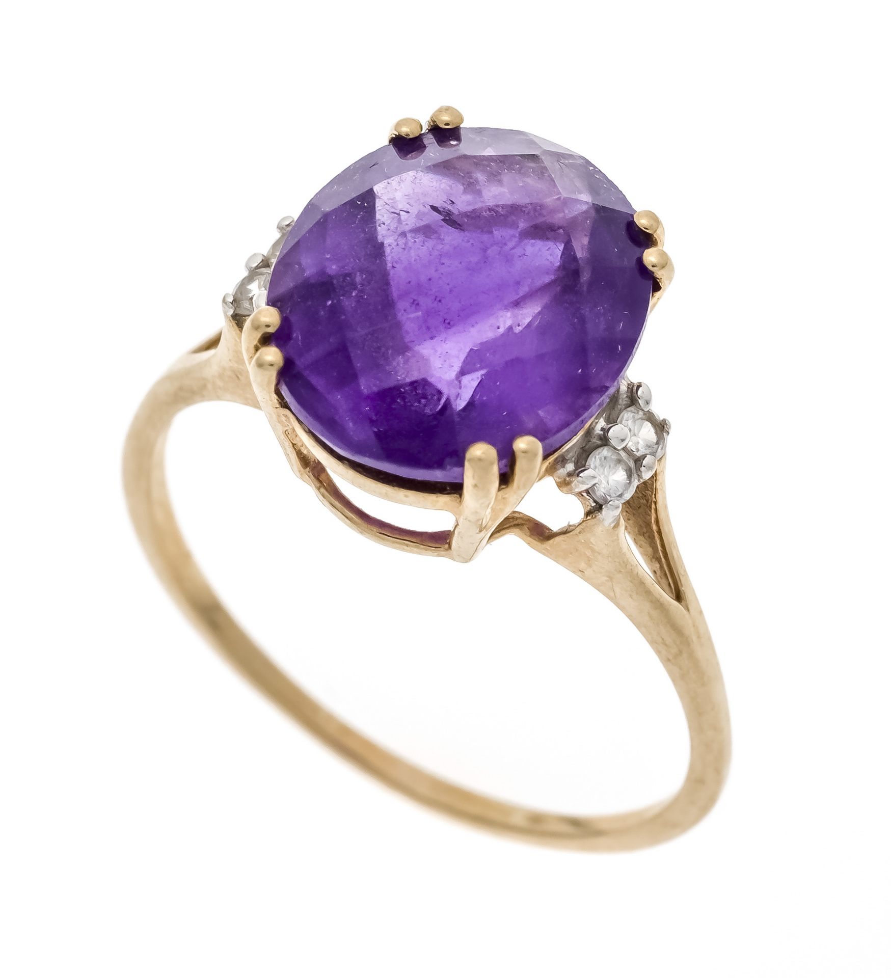 Amethyst ring GG/WG 375/000 with an oval cushion-cut faceted amethyst 13 x 11 mm and 4 white round