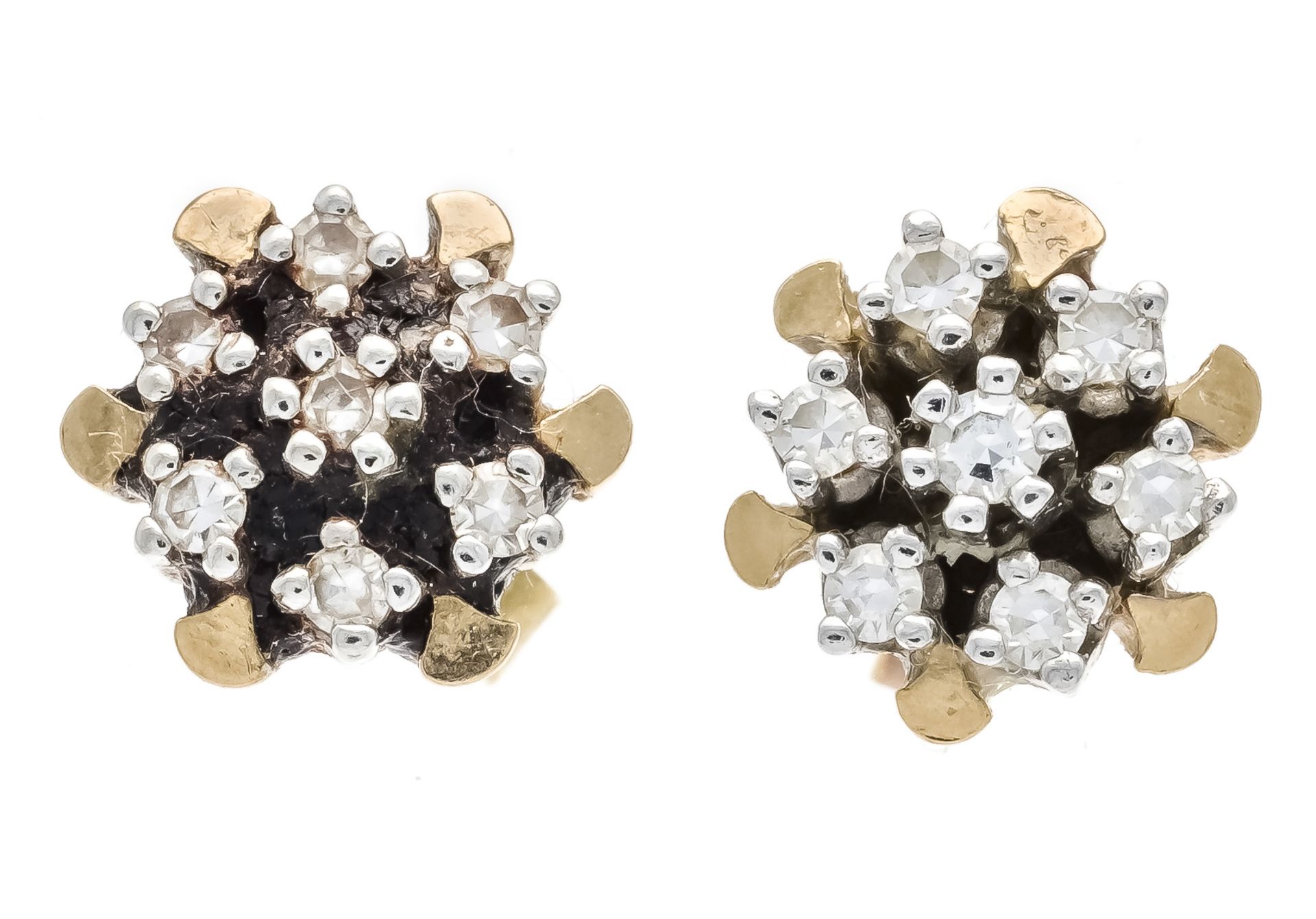Diamond stud earrings GG/WG 585/000 with 14 octagonal diamonds, total 0.10 ct l.tintedW/SI, d. 9 mm,