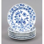 Six cake plates, Meissen, Knauf period (1850-1924), 2nd choice, decor onion pattern in underglaze