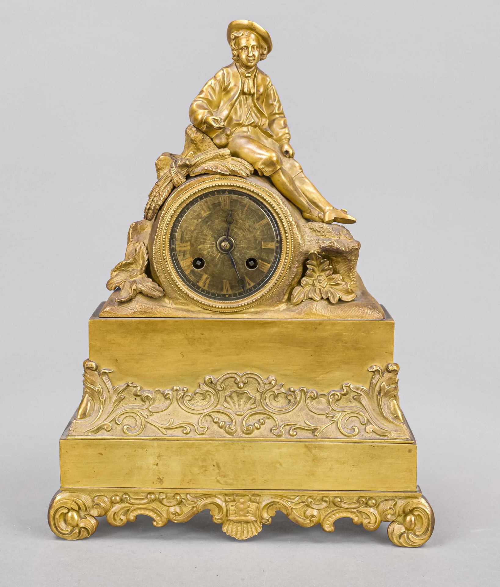 French. Figure pendulum, 1st half 19th century, Empire, on the clock drum a young man harvesting