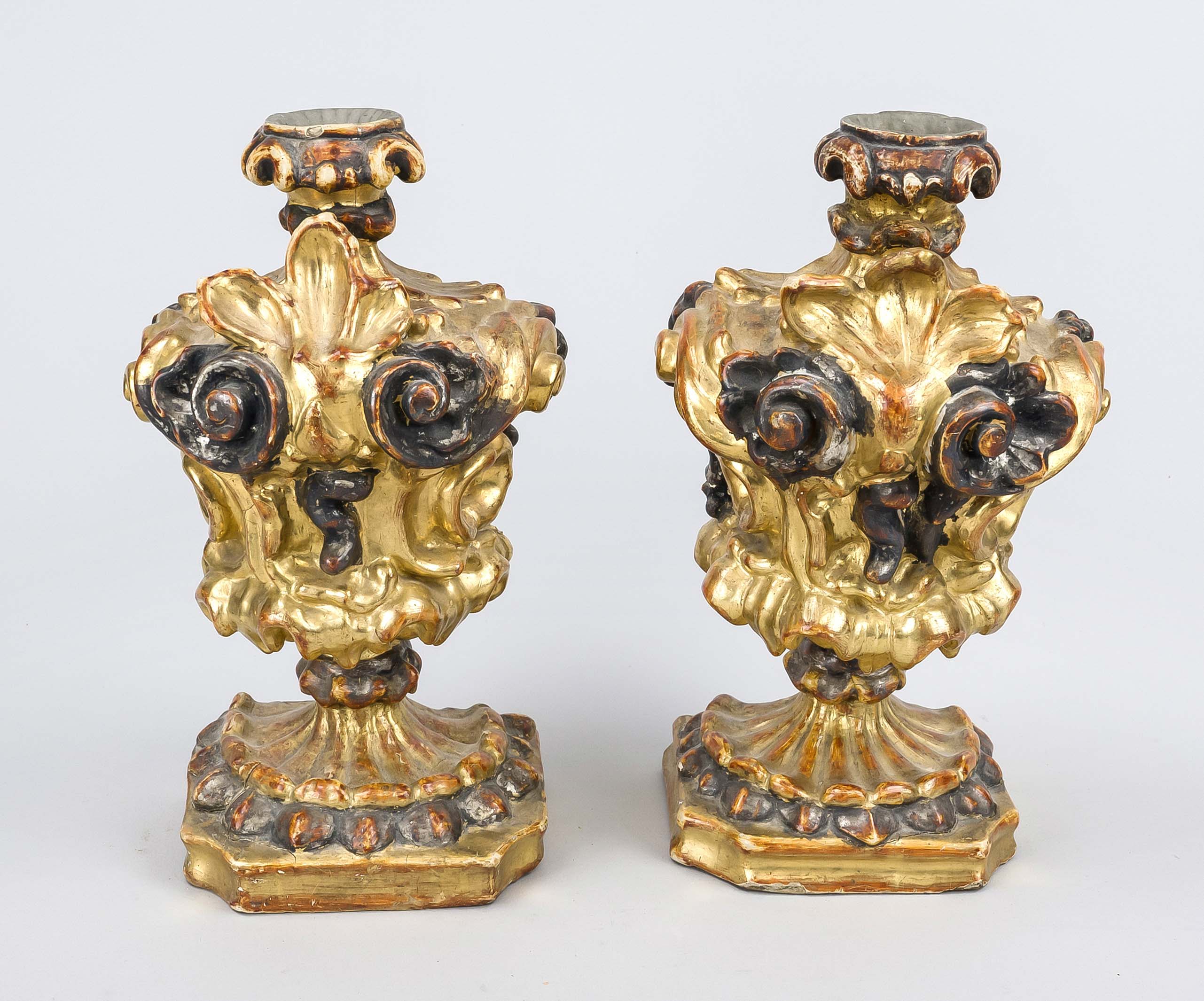Pair of Baroque decorative wall vases, 18th century, carved, set and gilded wood, h. 31 cm