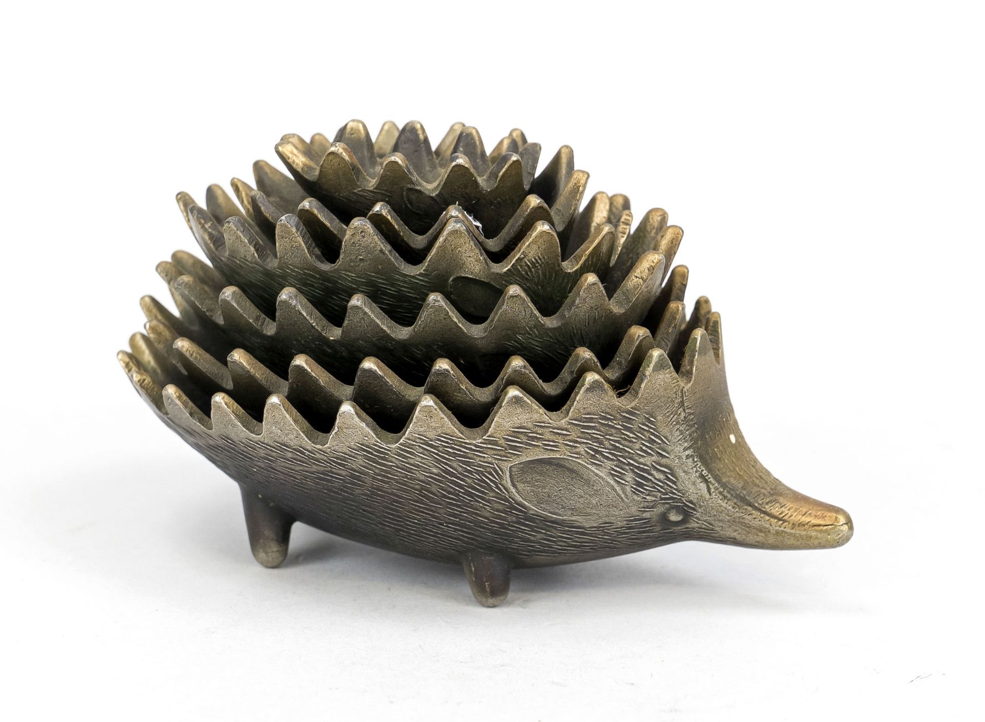 Hedgehog ashtray Walter Bosse, 20th century, brass. 6 stackable ashtrays in the shape of stylized - Image 2 of 2