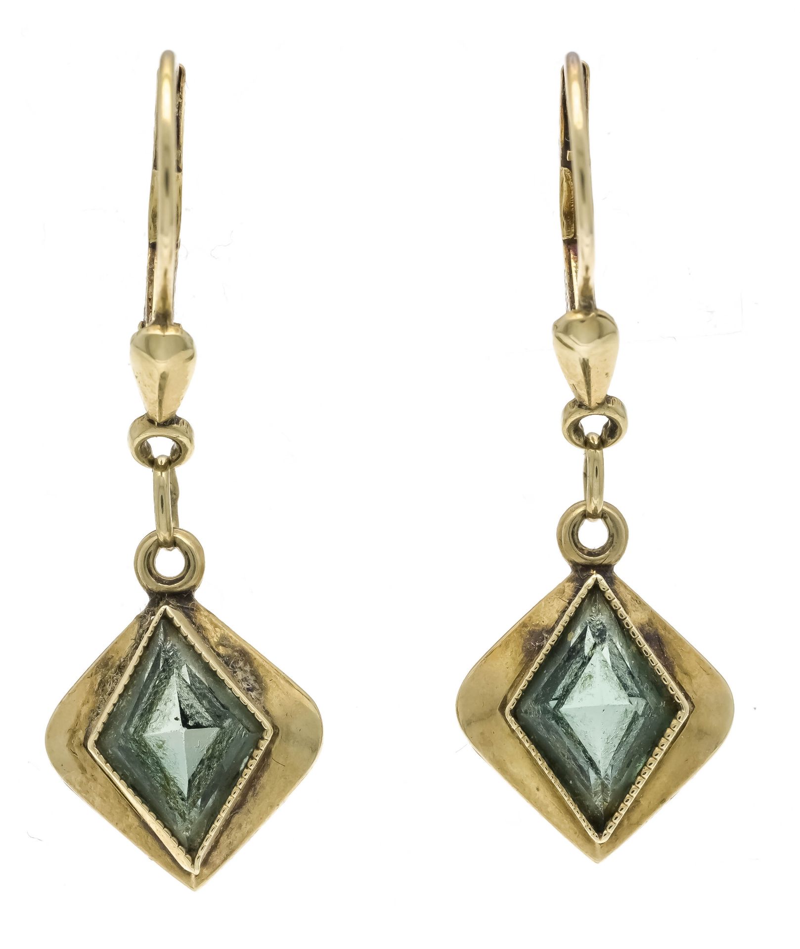 Gemstone earrings GG 585/000 with 2 diamond-shaped faceted green gemstones (probably spinels) 10 x 7