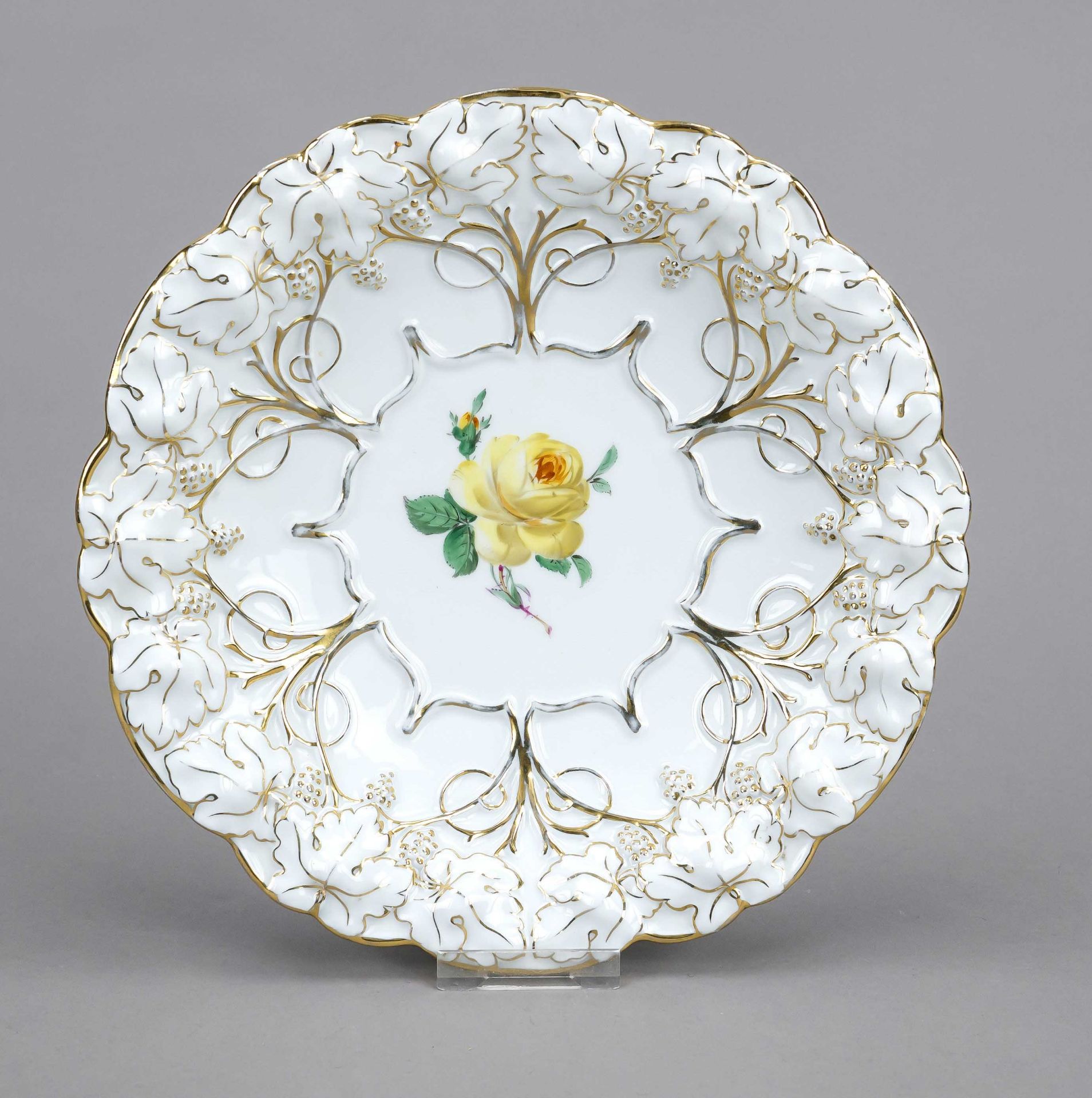 Magnificent bowl, Meissen, Pfeiffer period (1924-34), 1st choice, curved shape, floral painting in