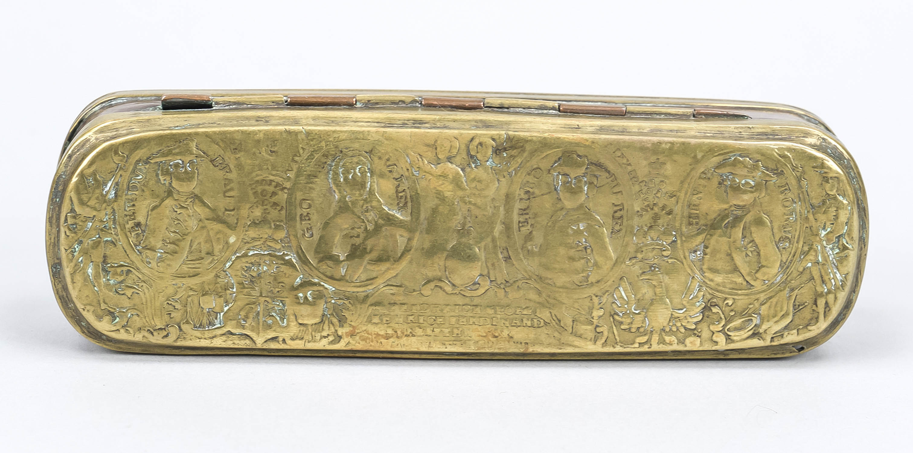 Tobacco box Tabatiere, 18th century, brass lid and base, copper walls. Detailed embossed