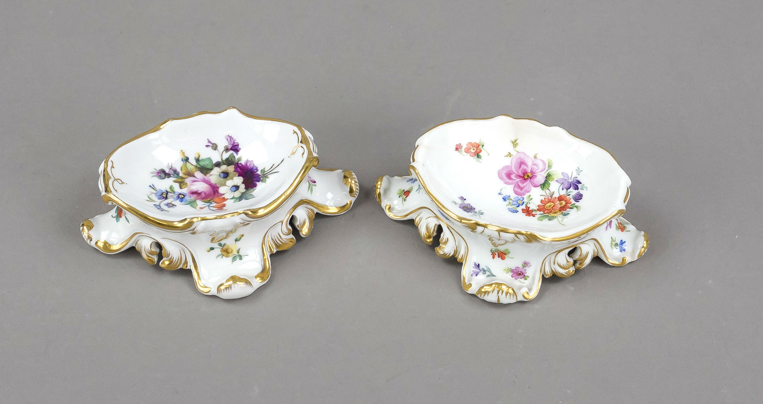 Pair of salvers, Meissen, pommel swords, mark 1850-1924, 1st and 2nd choice, model no. A23,